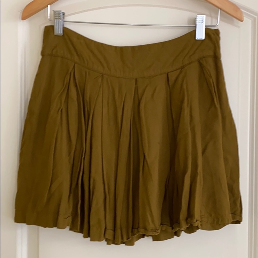Old Navy Golden Olive Pleated Mini Skirt, Size 4